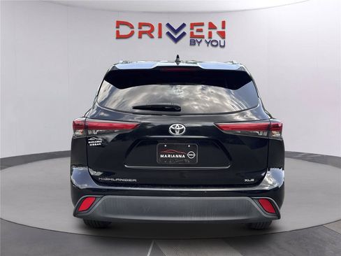 Used 2020 Toyota Highlander XLE FWD image 5