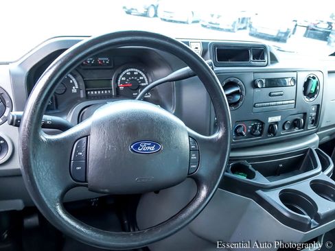 Used 2017 Ford E-350 and Econoline 350 Super Duty image 12