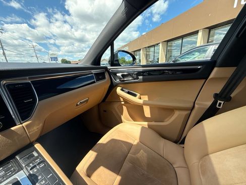 Used 2017 Porsche Macan AWD/4WD image 24