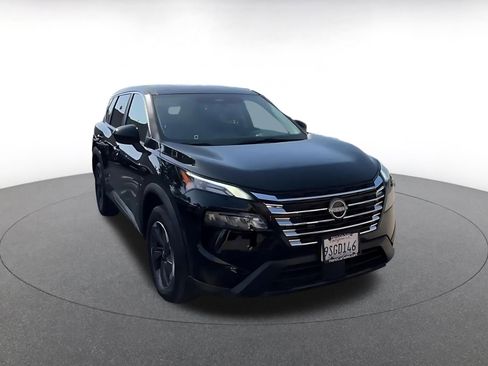 Used 2025 Nissan Rogue SV FWD image 3