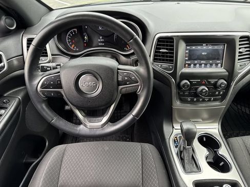 Used 2018 Jeep Grand Cherokee Laredo AWD/4WD image 14