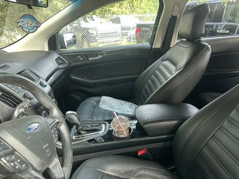 Used 2018 Ford Edge SE FWD image 17