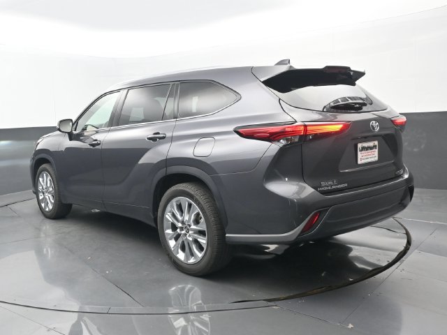 Used 2021 Toyota Highlander Limited FWD image 3