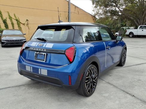 Used 2025 MINI Cooper 2-Door Hardtop image 7