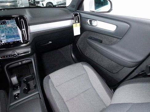 Certified 2025 Volvo XC40 B5 Core w/ Climate Package image 7