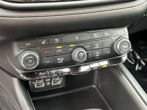 Used 2024 Dodge Durango GT RWD image 29