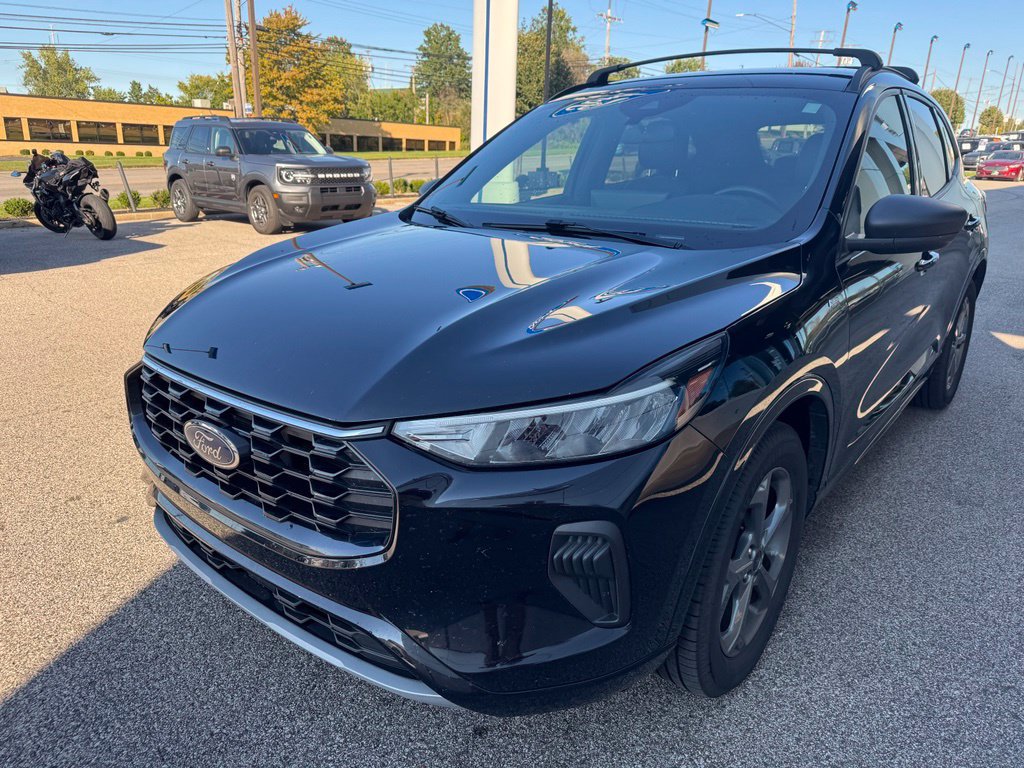Certified 2023 Ford Escape ST-Line w/ Tech Pack #1 AWD/4WD image 1