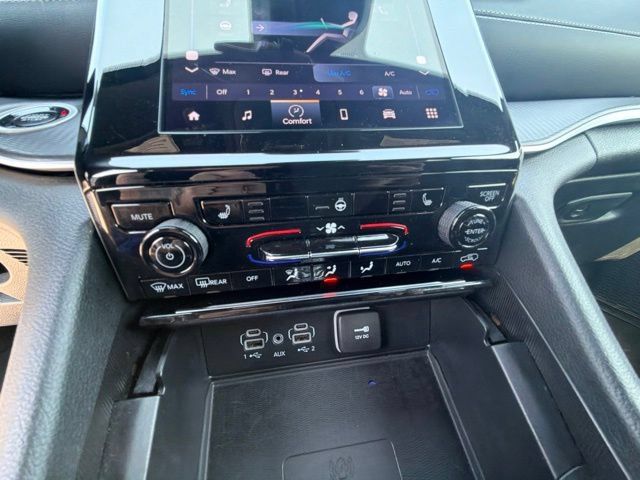 Used 2025 Jeep Grand Cherokee Altitude AWD/4WD image 26
