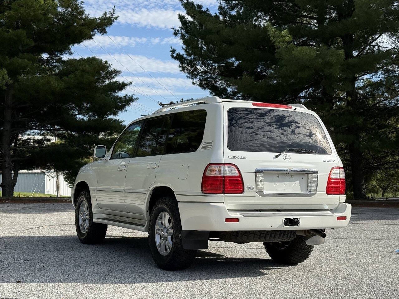 Used 2005 Lexus LX 470 4WD w/ Preferred Accessory Pkg image 12