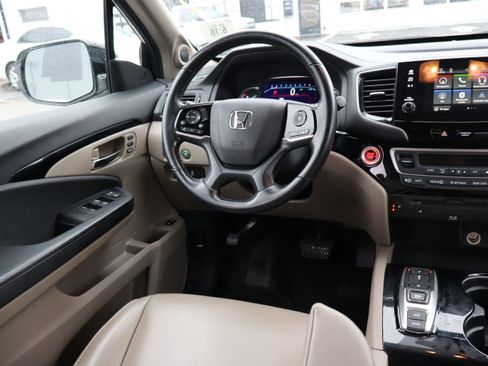 Used 2019 Honda Pilot Touring image 13