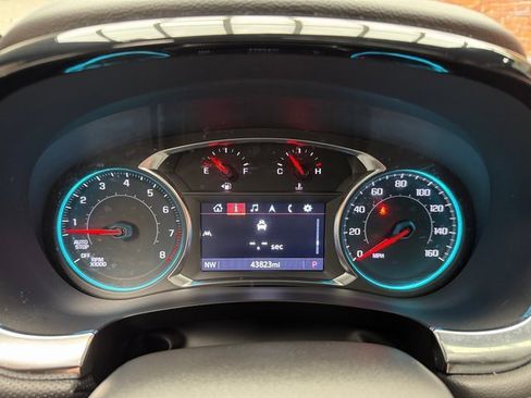 Used 2023 Chevrolet Traverse RS image 15