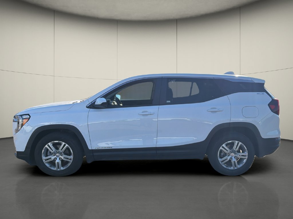 Used 2024 GMC Terrain SLE FWD image 4