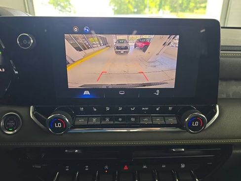 Used 2024 Chevrolet Colorado ZR2 w/ ZR2 Convenience Package III AWD/4WD image 16