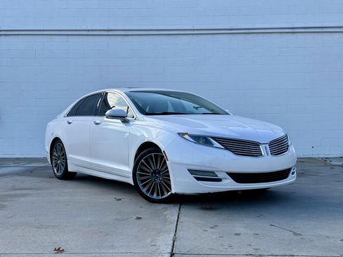 Used 2014 Lincoln MKZ 4dr Sdn AWD image 1