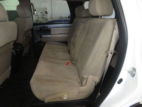 Used 2016 Toyota Sequoia SR5 AWD/4WD image 24