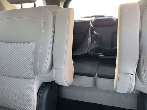 Used 2022 Ford Explorer XLT image 25