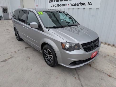 Used 2017 Dodge Grand Caravan SE image 5