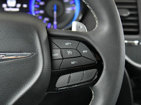 Used 2023 Chrysler 300 S image 31