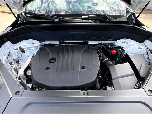 Used 2024 Volvo XC90 B5 Core w/ Protection Package Premier image 9