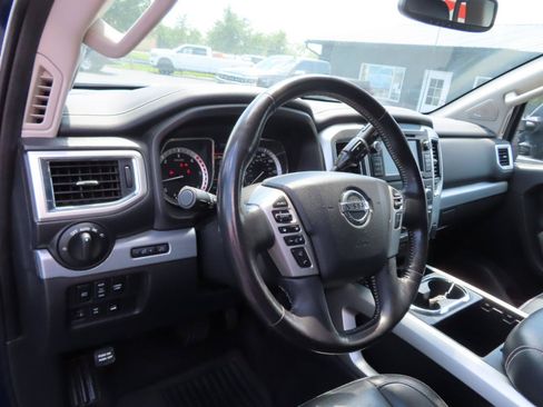 Used 2019 Nissan Titan PRO-4X w/ Pro-4x Convenience Package AWD/4WD image 32