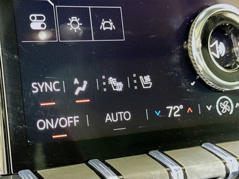 Certified 2026 GMC Acadia AT4 w/ Luxury Package AWD/4WD image 19