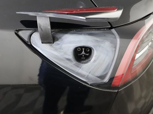 Used 2018 Tesla Model 3 Long Range image 19