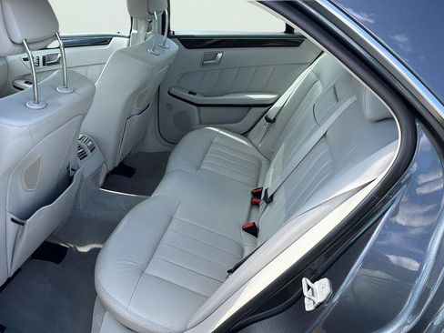 Used 2014 Mercedes-Benz E 550 4MATIC Sedan image 20