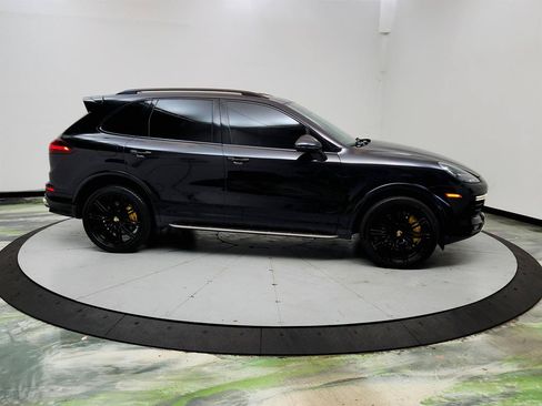 Used 2017 Porsche Cayenne Turbo AWD/4WD image 4