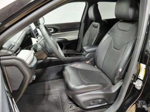 Used 2023 Jeep Compass Limited w/ Elite Group AWD/4WD image 19
