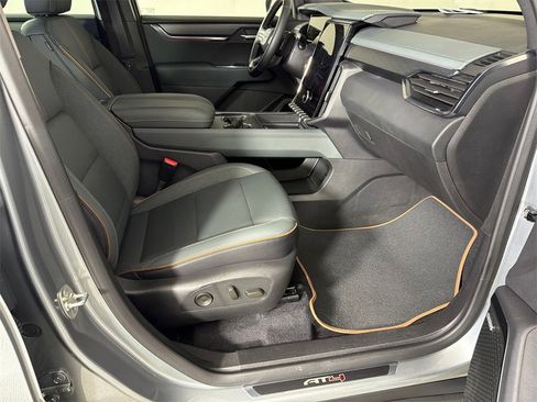 Used 2025 GMC Acadia AT4 image 14