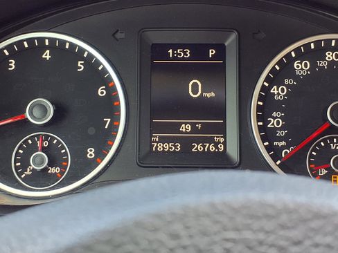 Used 2017 Volkswagen Tiguan S image 16