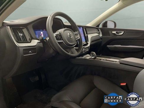 Used 2025 Volvo XC60 B5 Plus image 17