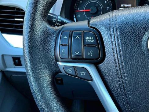 Certified 2017 Toyota Sienna LE image 23