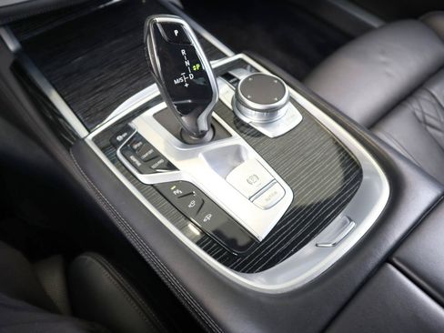 Used 2022 BMW 740i w/ M Sport Package RWD image 59