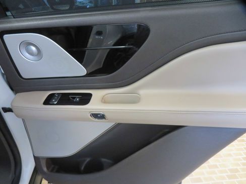 Used 2020 Lincoln Aviator Reserve w/ Equipment Group 202A image 22