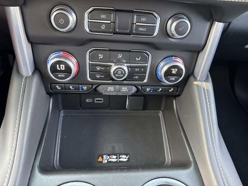 Used 2022 GMC Yukon SLT w/ SLT Premium Package RWD image 25