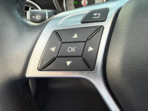 Used 2016 Mercedes-Benz SLK 300 image 38