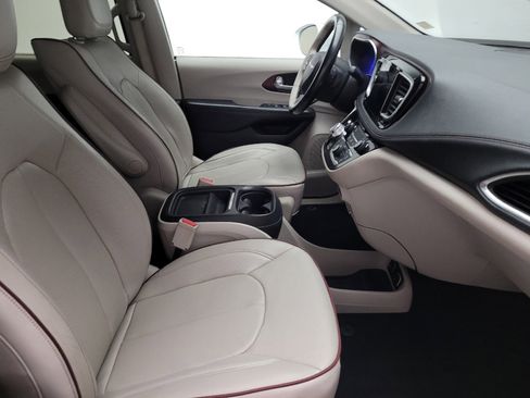 Used 2017 Chrysler Pacifica Limited w/ UConnect Theater Package image 21