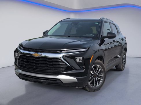 Used 2024 Chevrolet TrailBlazer LT w/ Driver Confidence Package FWD image 2