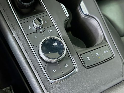 Used 2024 Cadillac XT4 Premium Luxury image 25