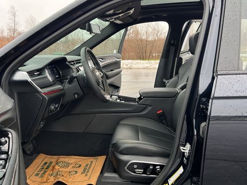 Used 2024 Jeep Grand Cherokee Overland w/ Adv Protech Group III image 15