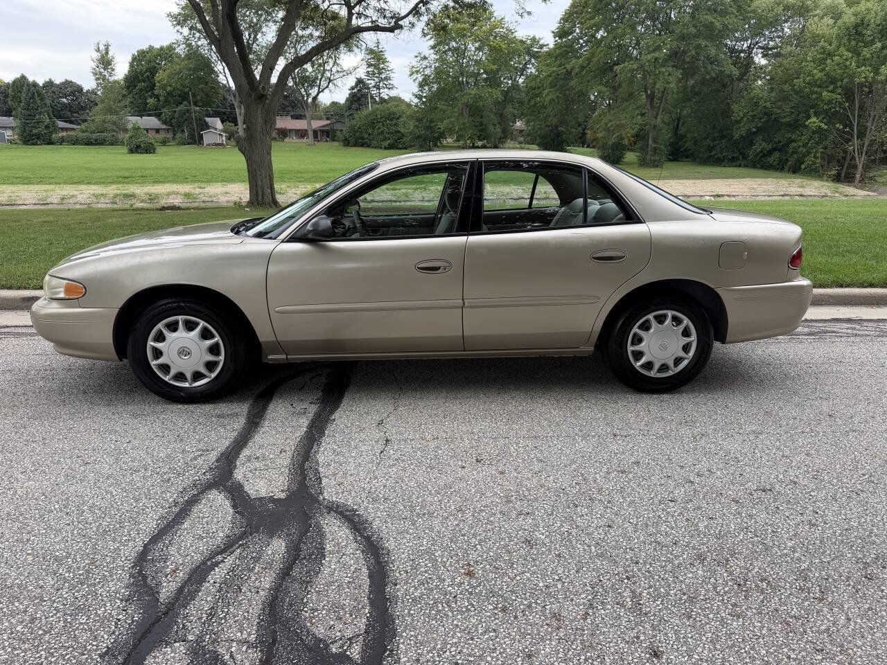 Used 2004 Buick Century Custom FWD image 2