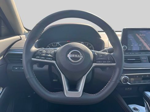 Used 2024 Nissan Altima 2.5 SR AWD/4WD image 13