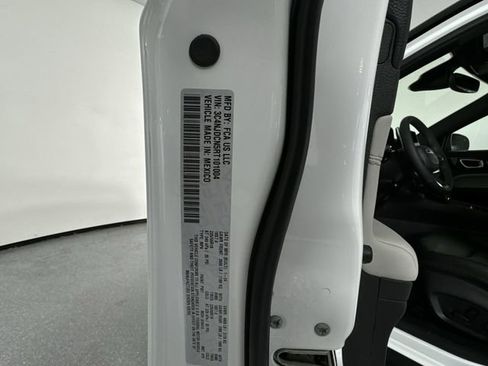 Used 2024 Jeep Compass Limited image 36