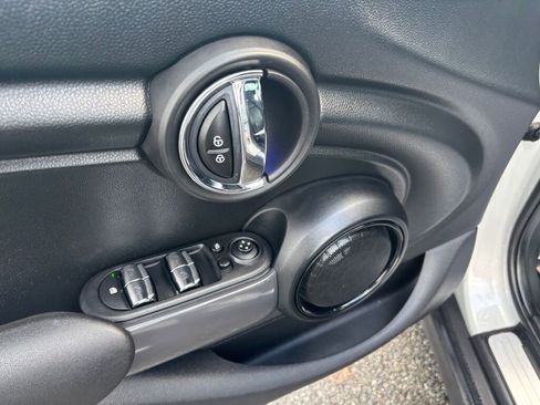 Used 2016 MINI Cooper 4-Door Hardtop image 18