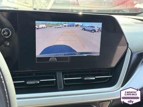 Used 2025 Chevrolet Trax LS w/ LS Convenience Package FWD image 4