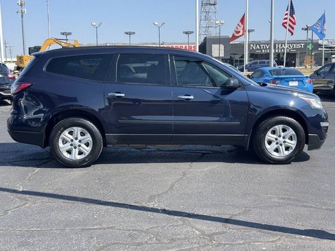Used 2017 Chevrolet Traverse LS FWD image 3