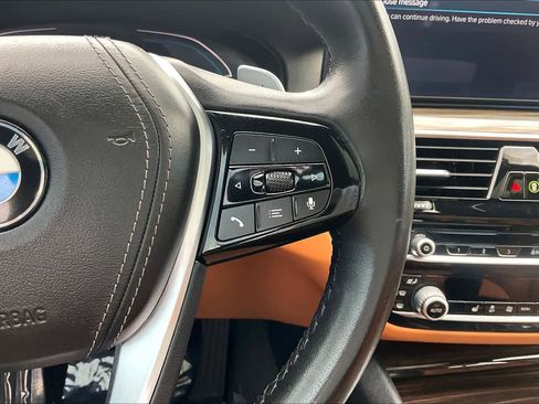 Used 2021 BMW 530e w/ Parking Assistance Package image 25