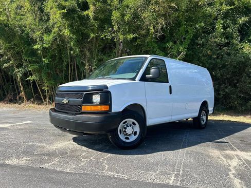 Used 2015 Chevrolet Express 2500 image 3