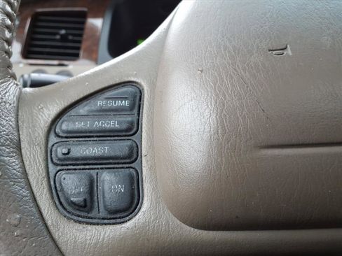 Used 2001 Lincoln Town Car Cartier image 13